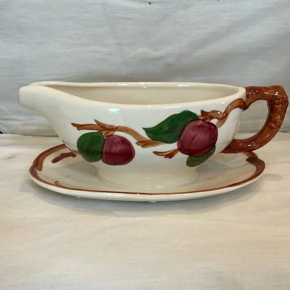 Franciscan Apple Gravy Boat - Picture 1 of 8